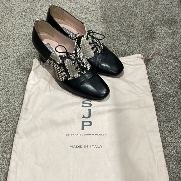 Sarah Jessica Parker leather heels. Brand new condition. Size 6 / 36 - Picture 2 of 4